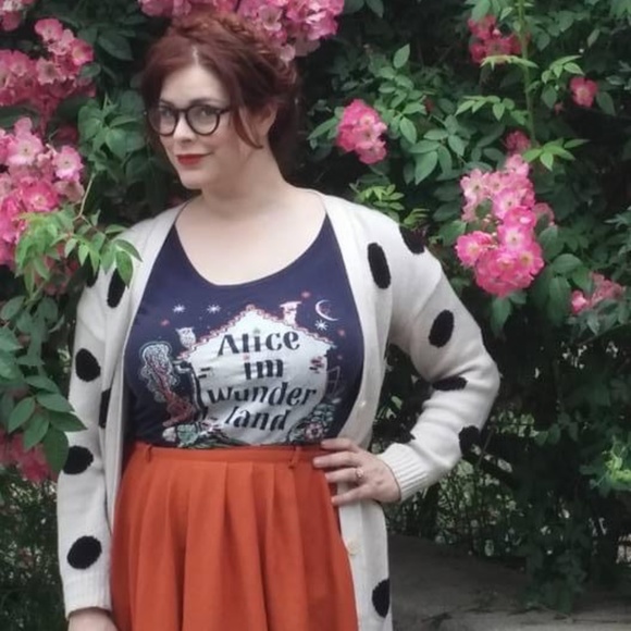 Meet your Posher, Stephanie - Picture 2 of 16